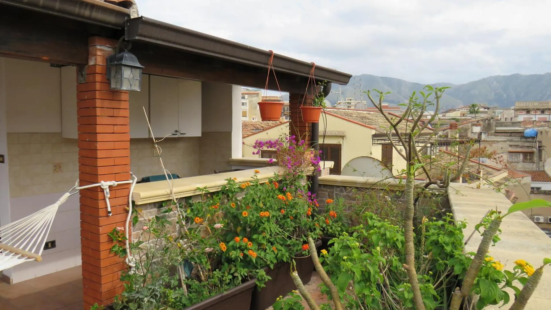 Awesome Terrace And Apartment In The City Centre Palermo Italia