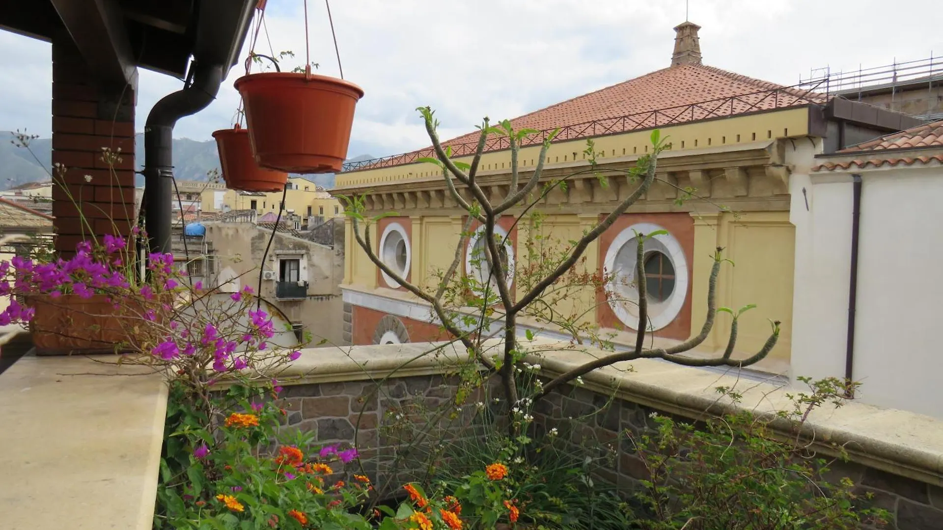 Awesome Terrace And Apartment In The City Centre Palermo Italia